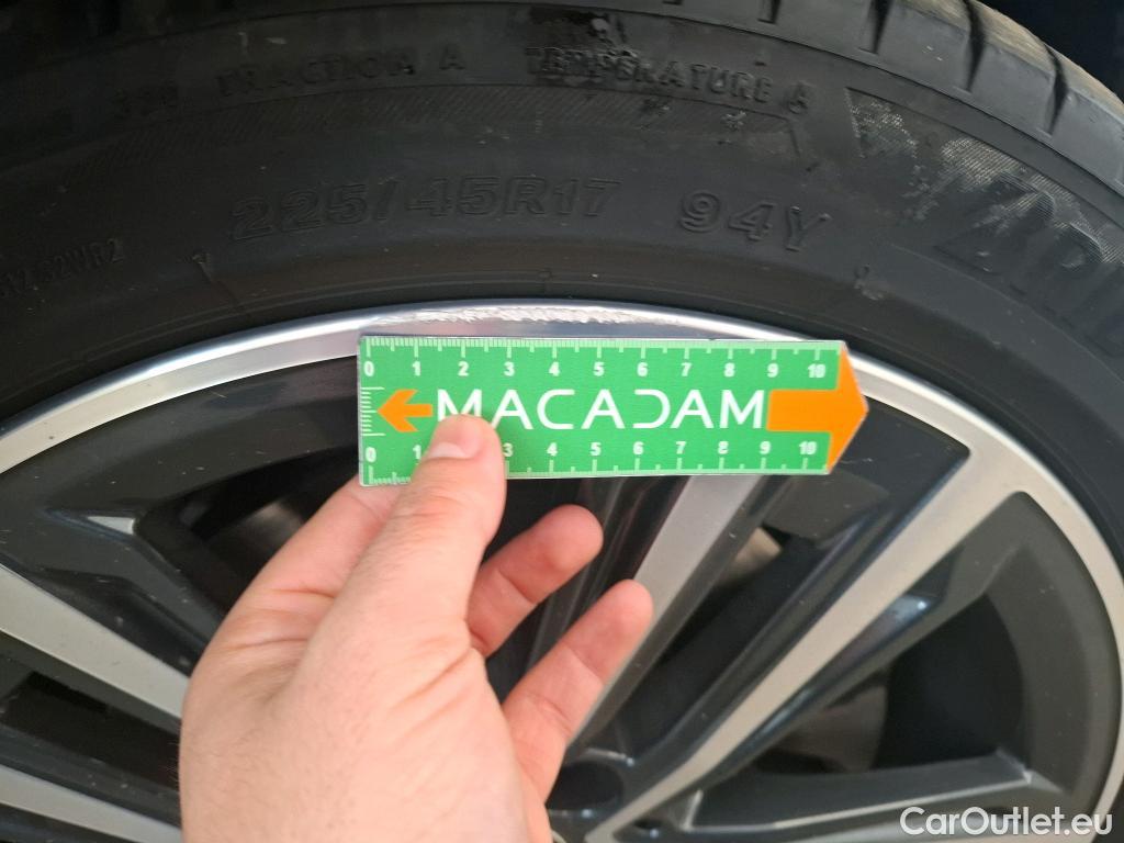  Bmw  Serie 1 BMW Série 1 / 2019 / 5P / Berline 1.5 116D DKG7 Business Design #12