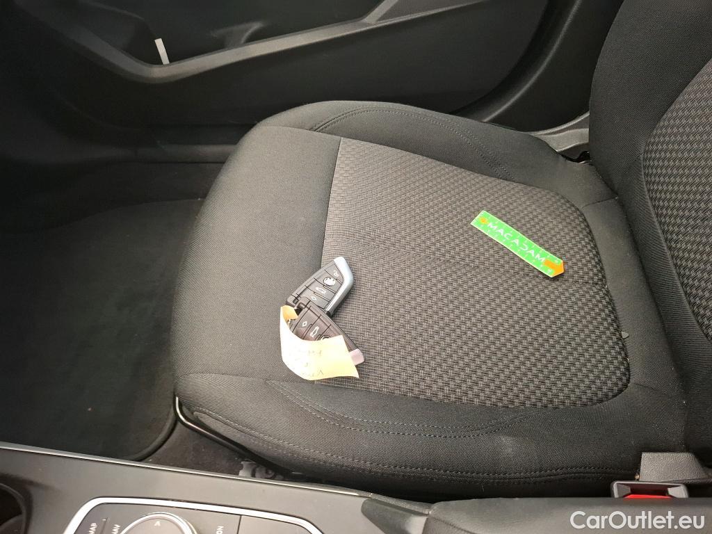  Bmw  Serie 1 BMW Série 1 / 2019 / 5P / Berline 1.5 116D DKG7 Business Design #8