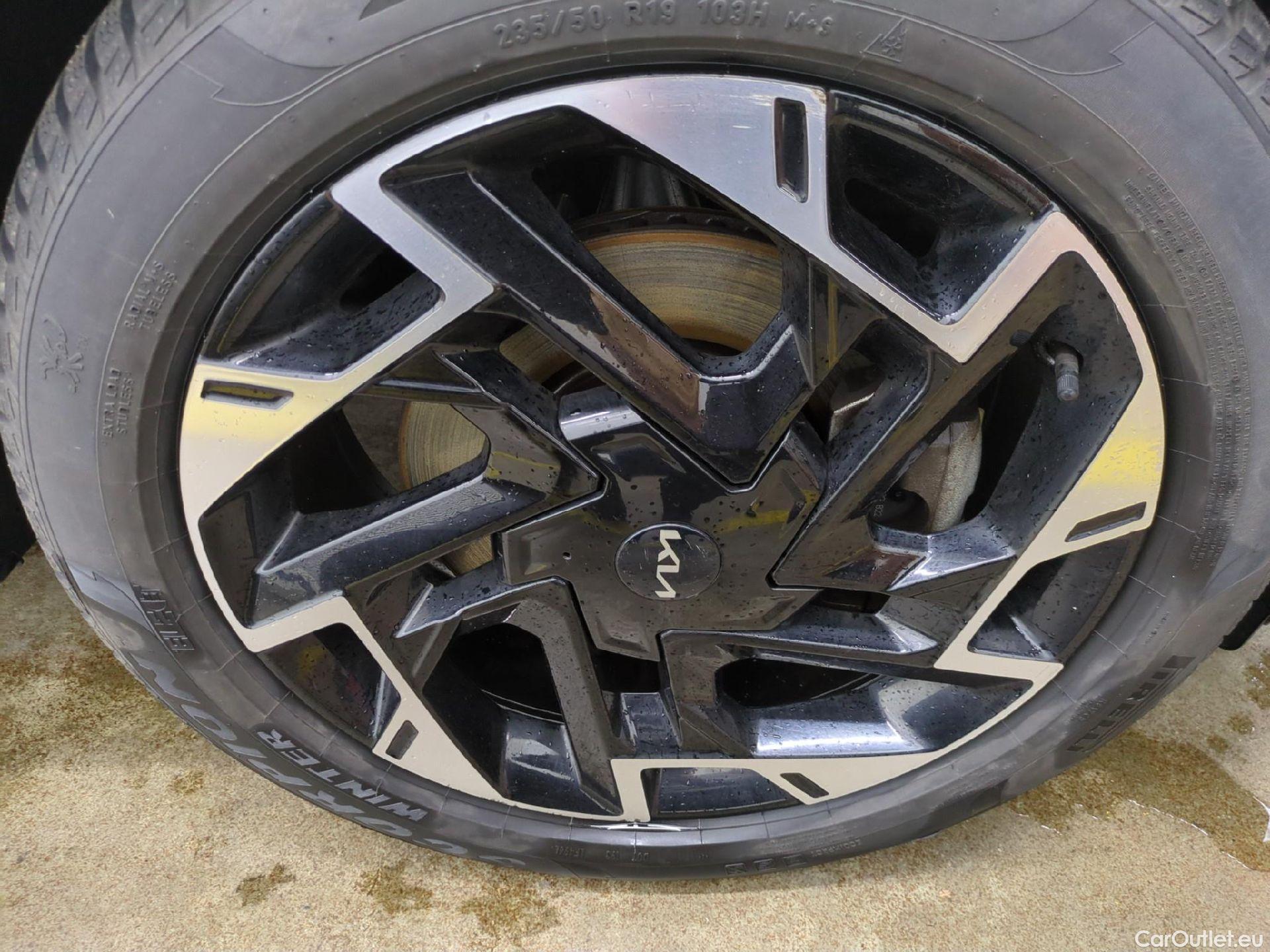  KIA  Sportage KIA  / 2021 / 5P / SUV 1.6 T-GDI 265 PHEV AUTO 4WD GT-L PREM BU #4