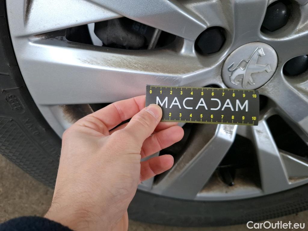  Peugeot  5008  Active Pack 1.5 HDi 130CV BVA8 7 Sieges E6d #17