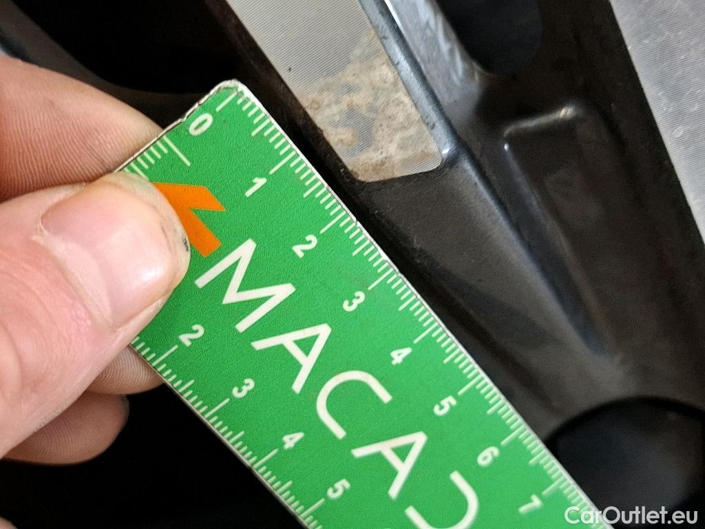  Peugeot  3008 PEUGEOT  / 2020 / 5P / SUV 1.6 HYBRID 225 E-EAT8 Allure Pack #17