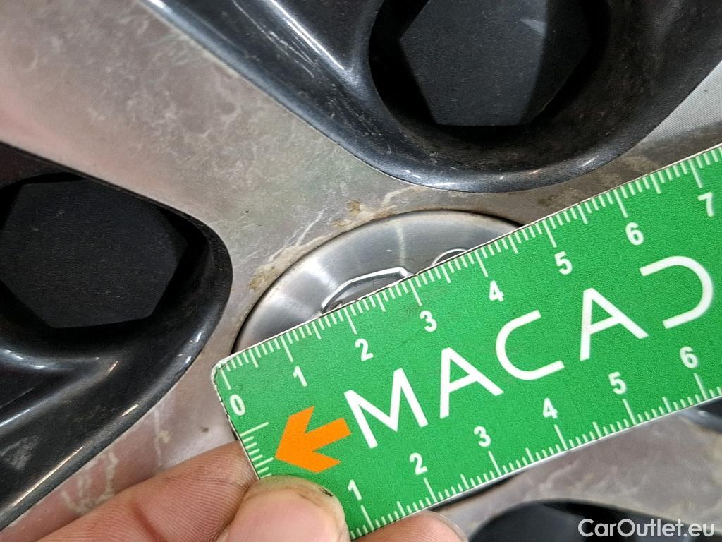  Peugeot  3008 PEUGEOT  / 2020 / 5P / SUV 1.6 HYBRID 225 E-EAT8 Allure Pack #24