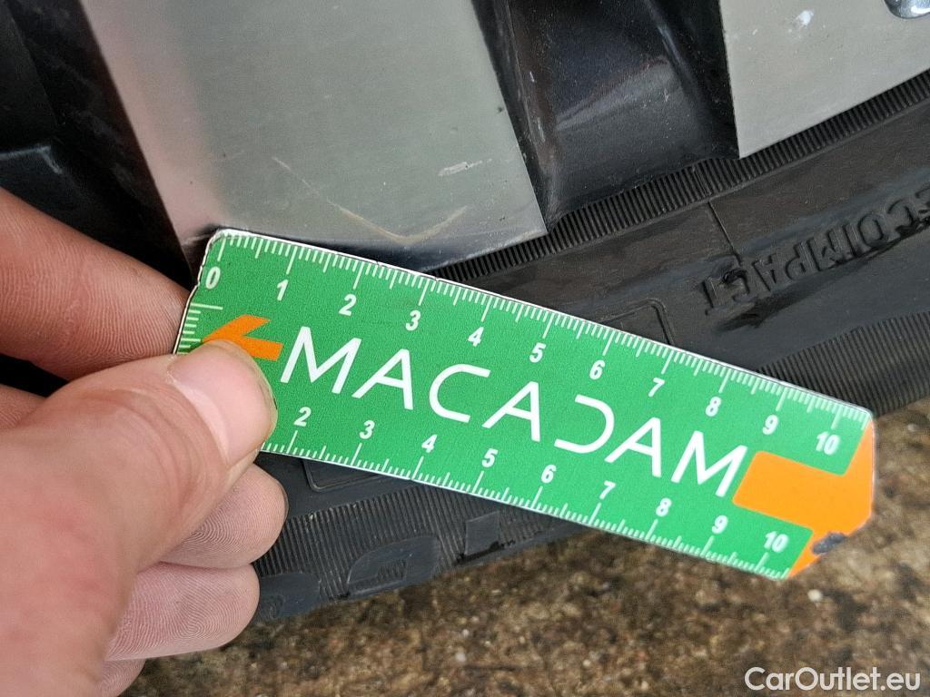  Peugeot  3008 PEUGEOT  / 2020 / 5P / SUV 1.6 HYBRID 225 E-EAT8 Allure Pack #31