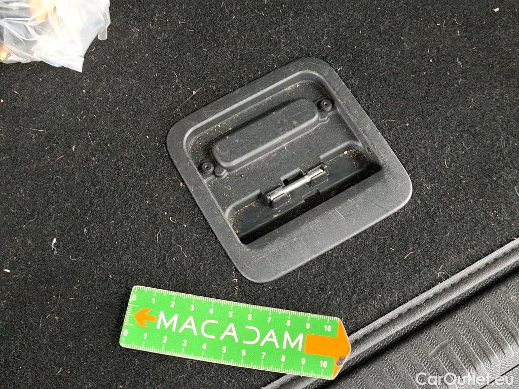  Peugeot  3008 PEUGEOT  / 2020 / 5P / SUV 1.6 HYBRID 225 E-EAT8 Allure Pack #2