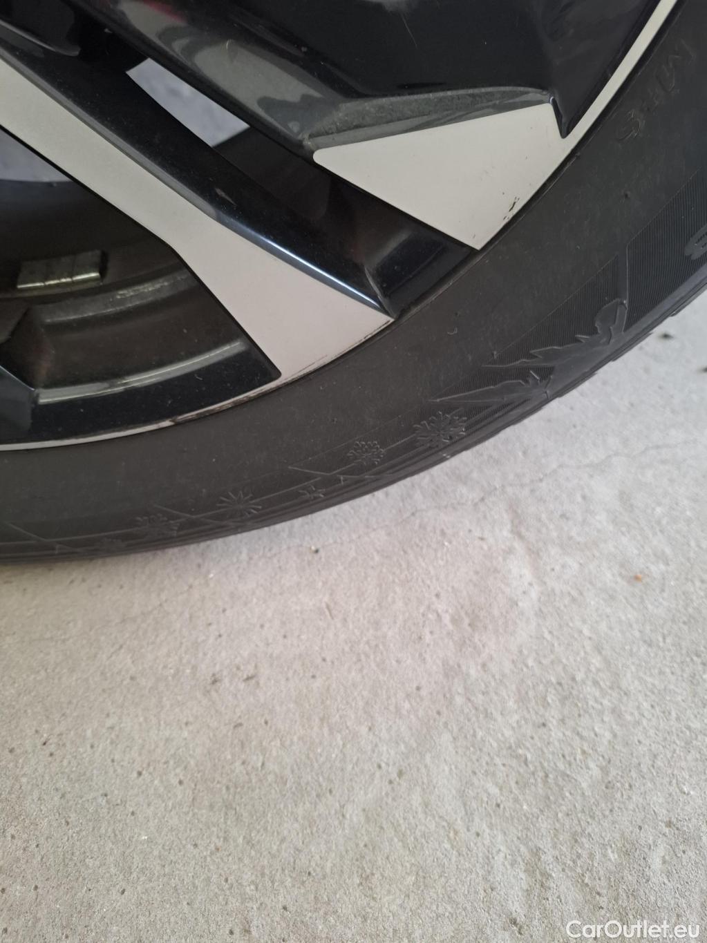  Peugeot  2008  Allure Pack 1.2 PureTech 130CV BVA8 E6d #22