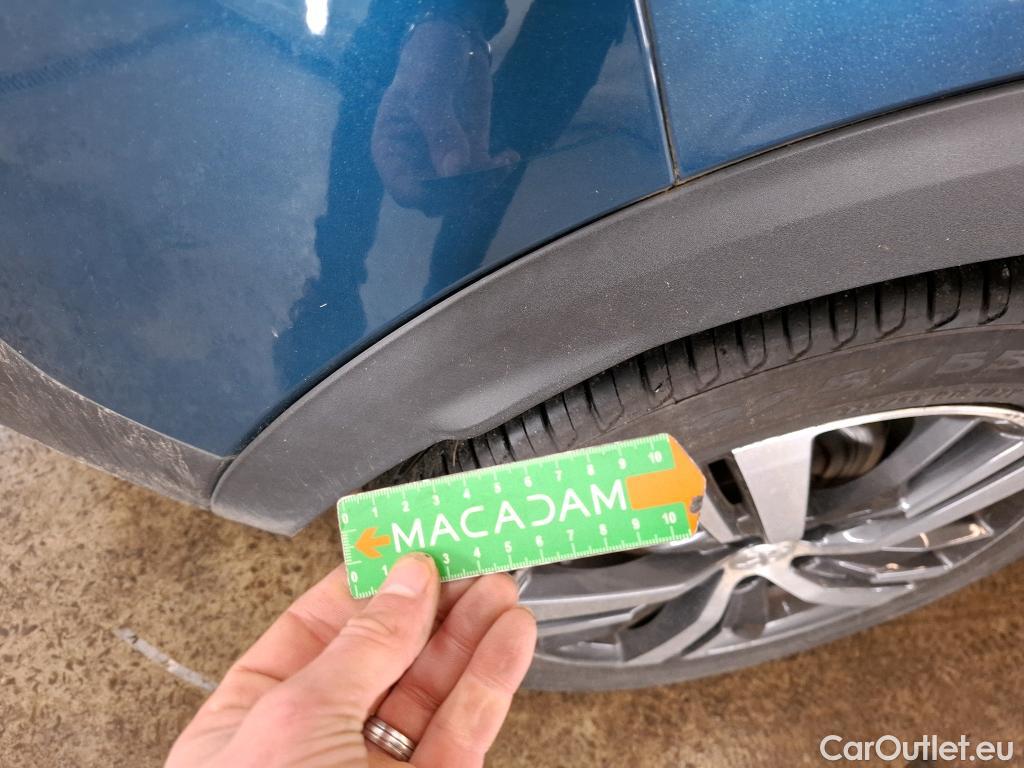  Peugeot  3008 PEUGEOT  / 2020 / 5P / SUV 1.6 HYBRID 225 E-EAT8 Allure Pack #42