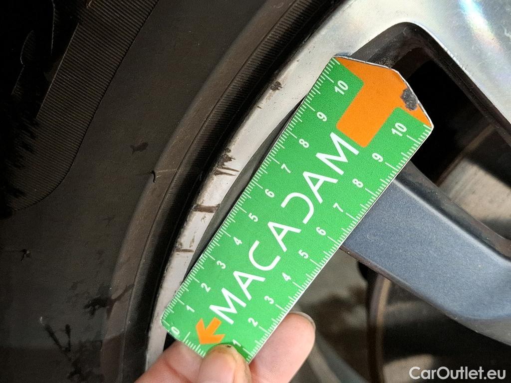  Peugeot  3008 PEUGEOT  / 2020 / 5P / SUV 1.6 HYBRID 225 E-EAT8 Allure Pack #26