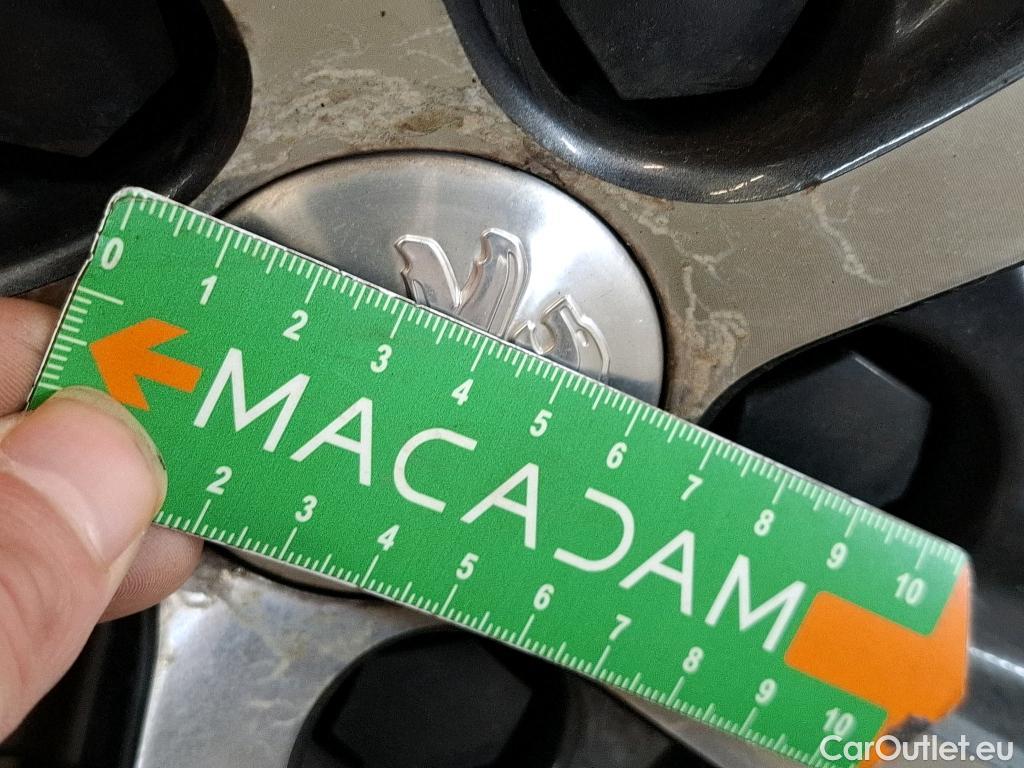  Peugeot  3008 PEUGEOT  / 2020 / 5P / SUV 1.6 HYBRID 225 E-EAT8 Allure Pack #16