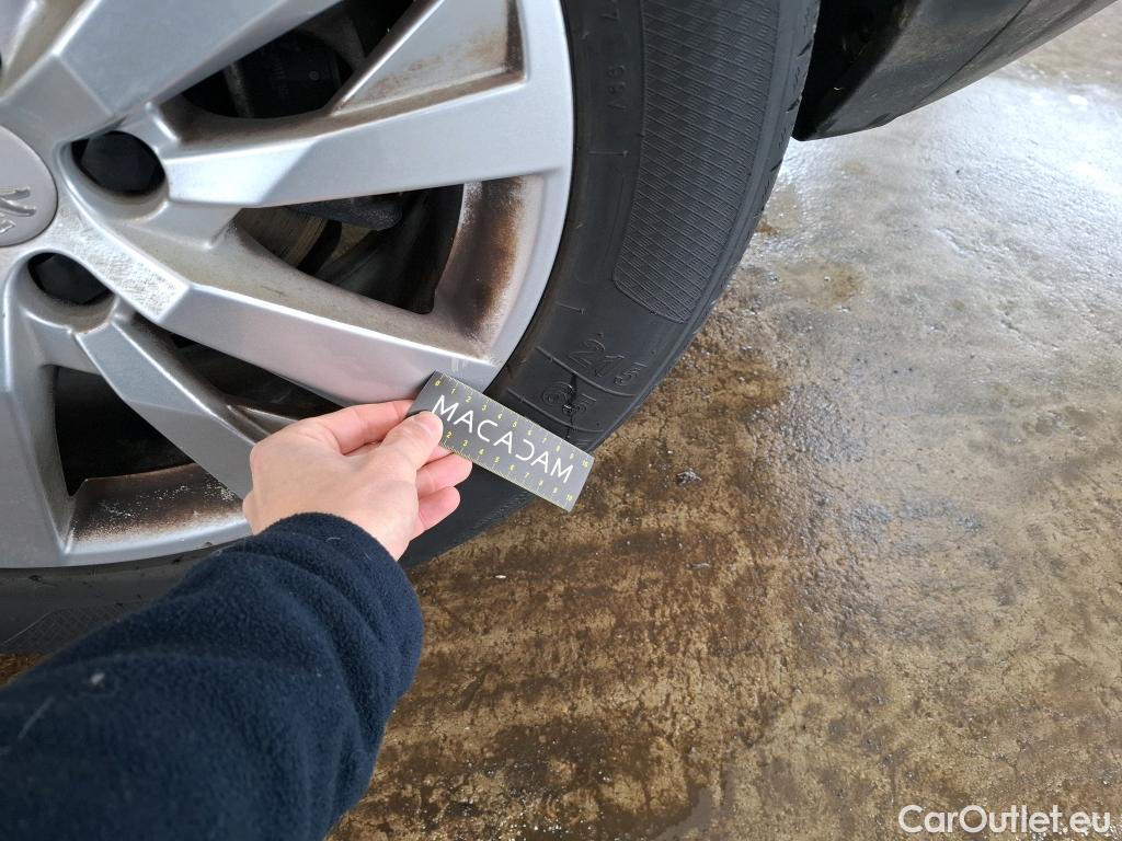  Peugeot  5008  Active Pack 1.5 HDi 130CV BVA8 7 Sieges E6d #43