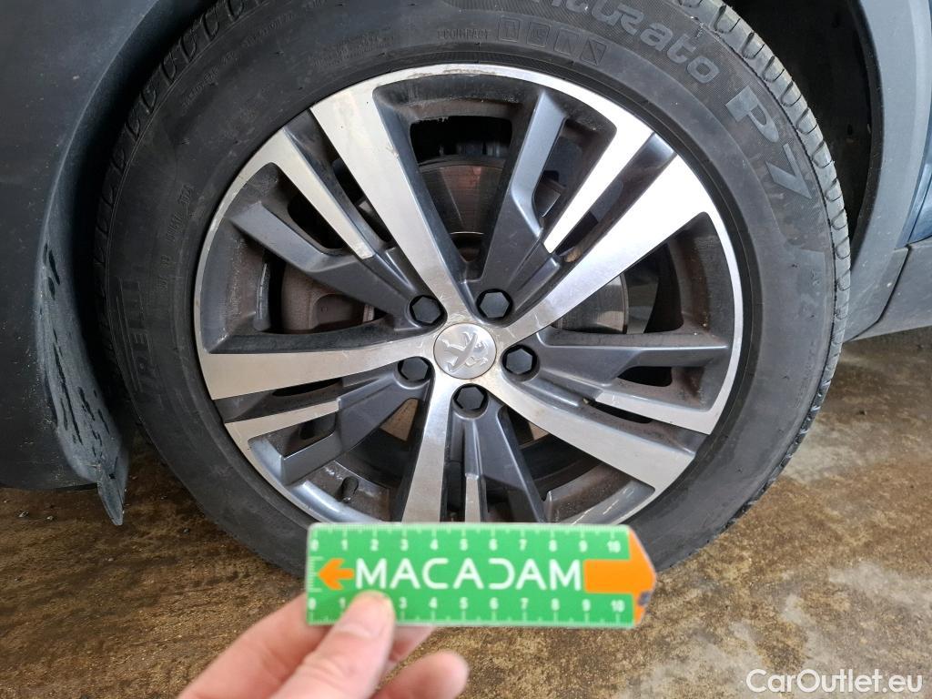  Peugeot  3008 PEUGEOT  / 2020 / 5P / SUV 1.6 HYBRID 225 E-EAT8 Allure Pack #13