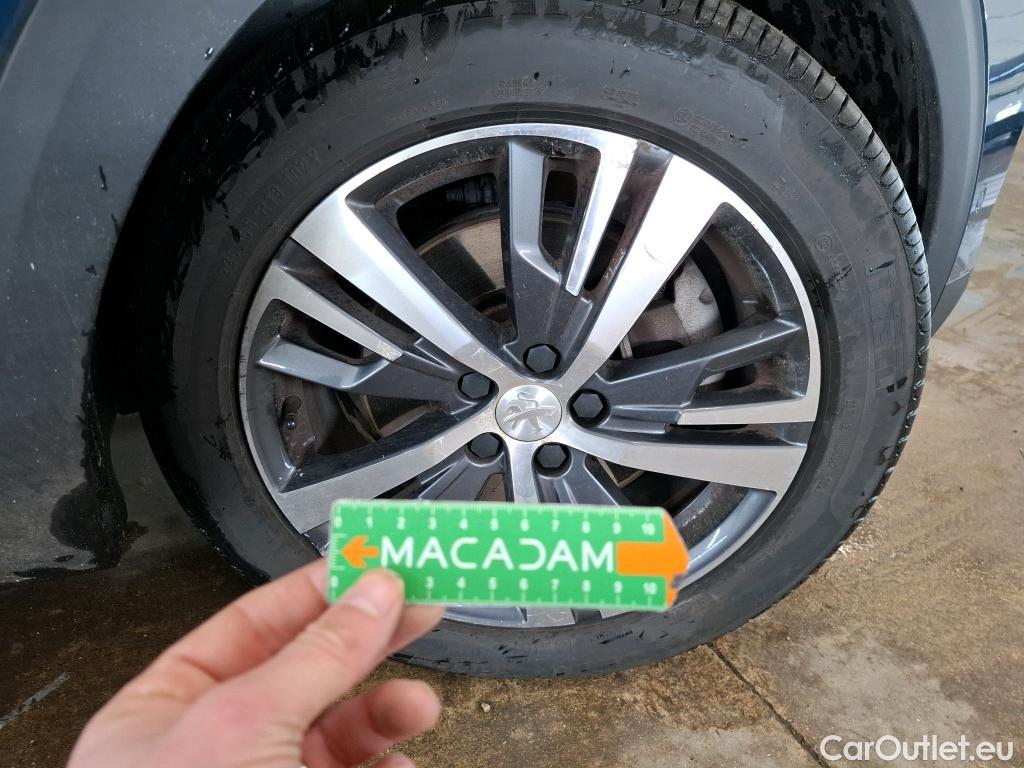  Peugeot  3008 PEUGEOT  / 2020 / 5P / SUV 1.6 HYBRID 225 E-EAT8 Allure Pack #25