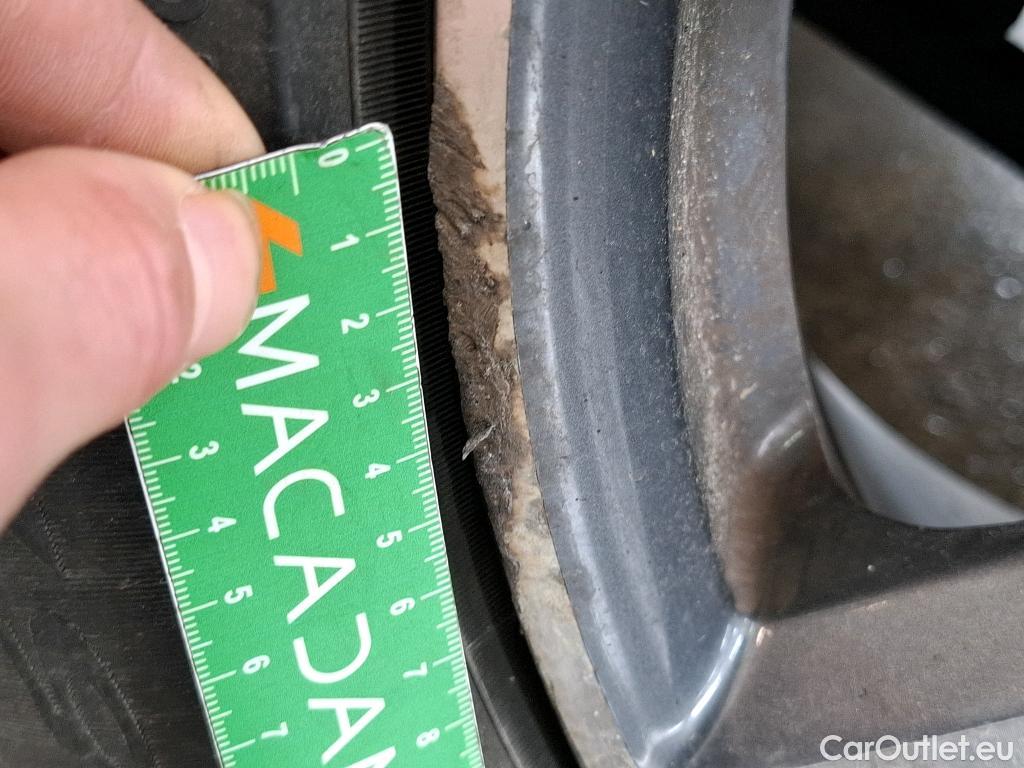  Peugeot  3008 PEUGEOT  / 2020 / 5P / SUV 1.6 HYBRID 225 E-EAT8 Allure Pack #19