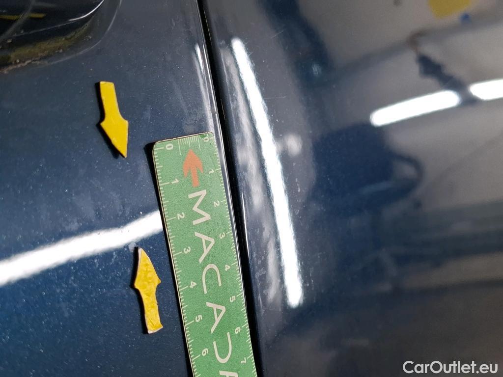  Peugeot  3008 PEUGEOT  / 2020 / 5P / SUV 1.6 HYBRID 225 E-EAT8 Allure Pack #36