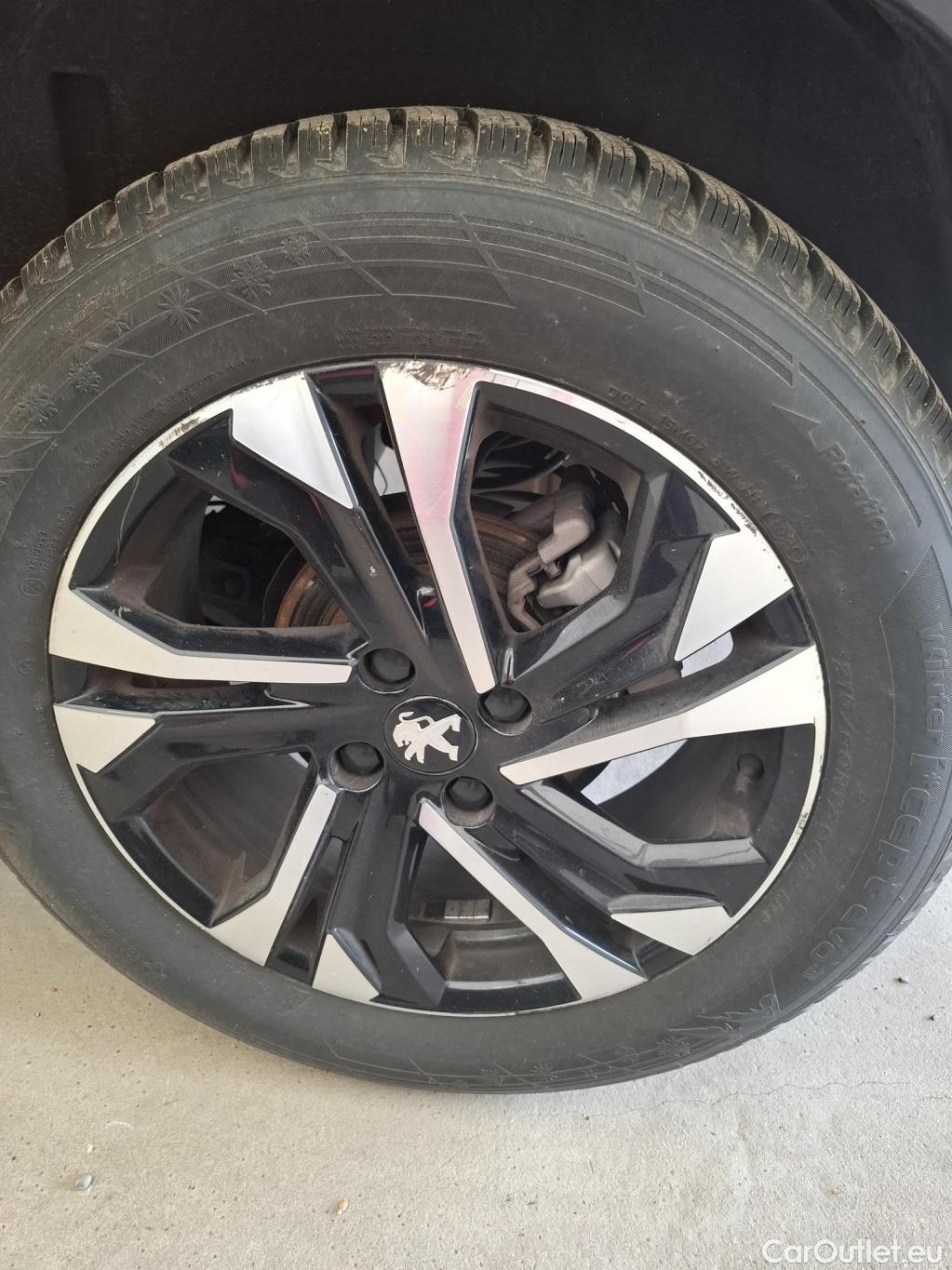  Peugeot  2008  Allure Pack 1.2 PureTech 130CV BVA8 E6d #24