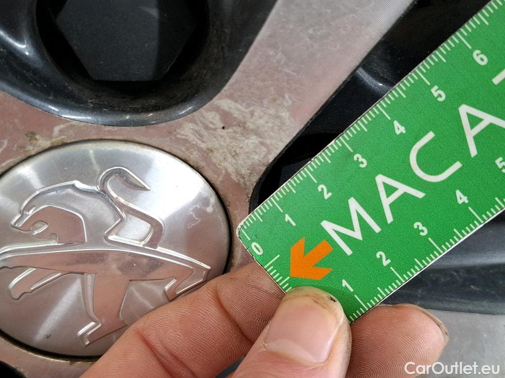  Peugeot  3008 PEUGEOT  / 2020 / 5P / SUV 1.6 HYBRID 225 E-EAT8 Allure Pack #23