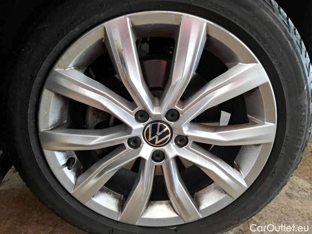  Volkswagen  T-ROC VOLKSWAGEN  / 2017 / 5P / SUV 1.5 TSI 150 EVO CARAT EXCLUSIVE DSG7 #6