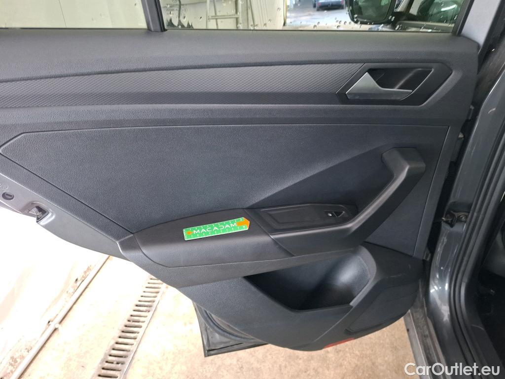  Volkswagen  T-ROC VOLKSWAGEN  / 2017 / 5P / SUV 1.5 TSI 150 EVO CARAT EXCLUSIVE DSG7 #3