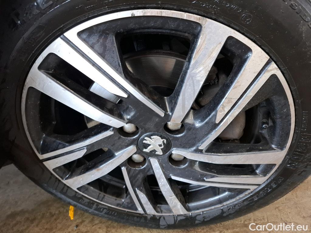  Peugeot  208  Allure Business 1.2 PureTech 100CV BVM6 E6d #40