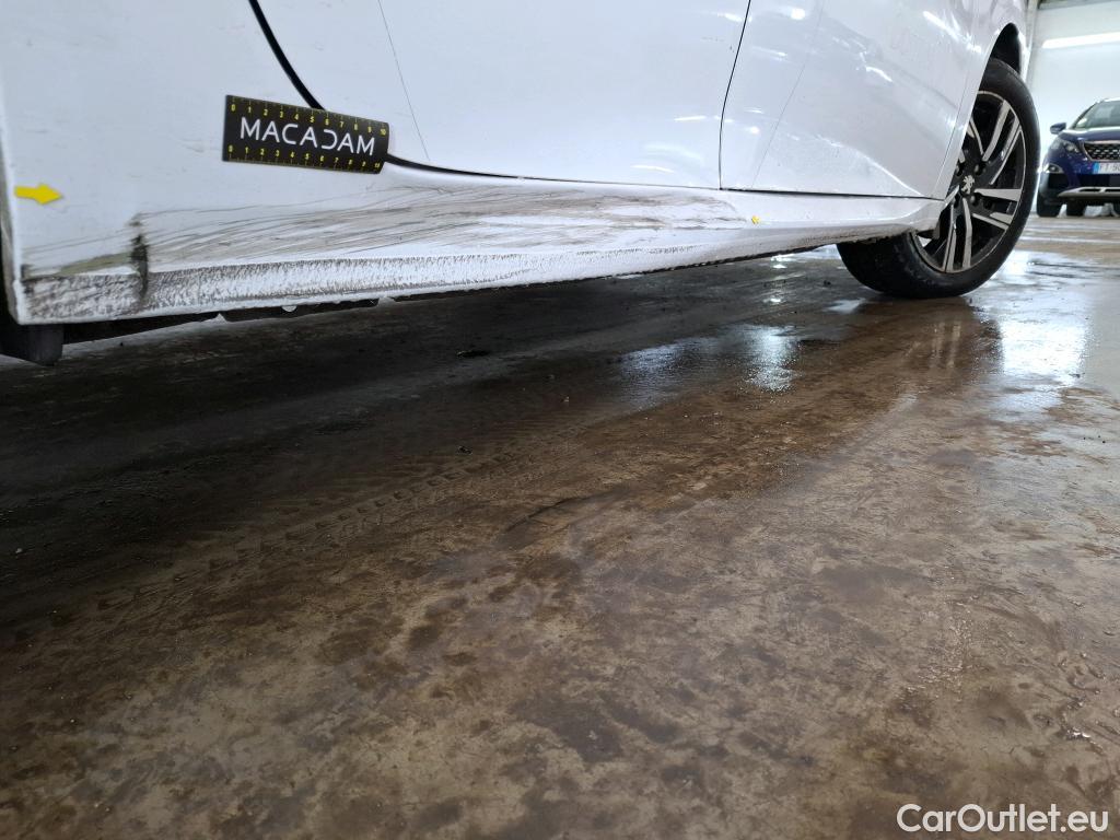  Peugeot  208  Allure Business 1.2 PureTech 100CV BVM6 E6d #1