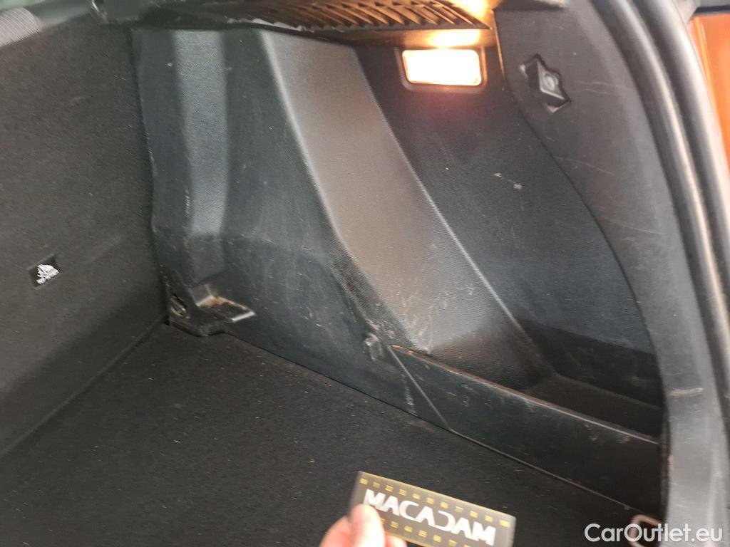  Peugeot  2008  Allure Pack 1.5 HDi 130CV BVA8 E6d #18