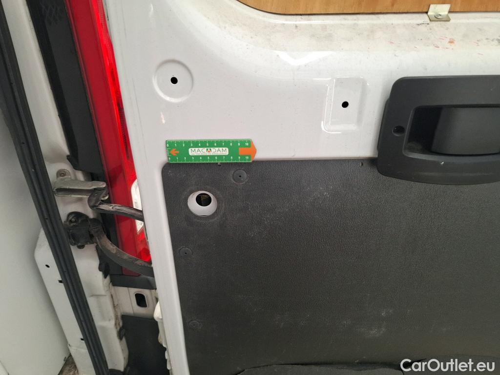  Peugeot  Boxer  Fourgon 330 L1H1 Asphalt BlueHDi 120 Stop&Start 2.2 120CV BVM6 #32