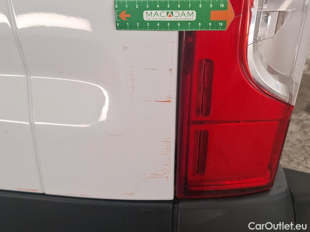  Peugeot  Boxer  Fourgon 330 L1H1 Asphalt BlueHDi 120 Stop&Start 2.2 120CV BVM6 #37