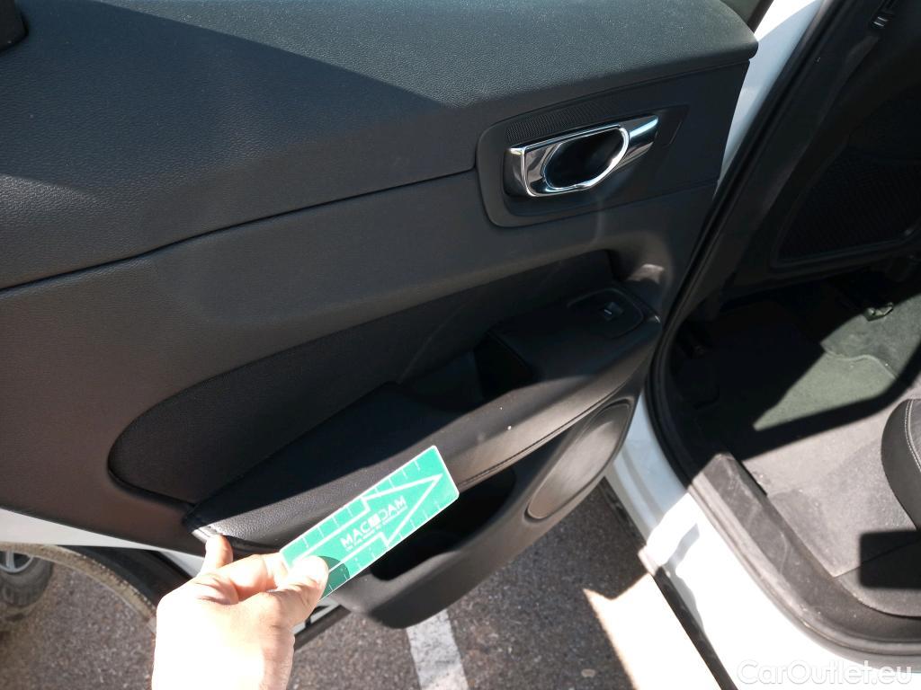  Volvo  XC60 VOLVO  / 2017 / 5P / todoterreno 2.0 B4 D4 AWD Business Plus Auto #12