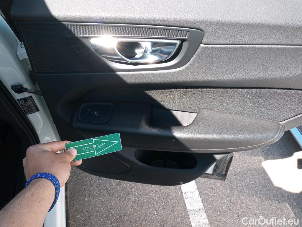  Volvo  XC60 VOLVO  / 2017 / 5P / todoterreno 2.0 B4 D4 AWD Business Plus Auto #8