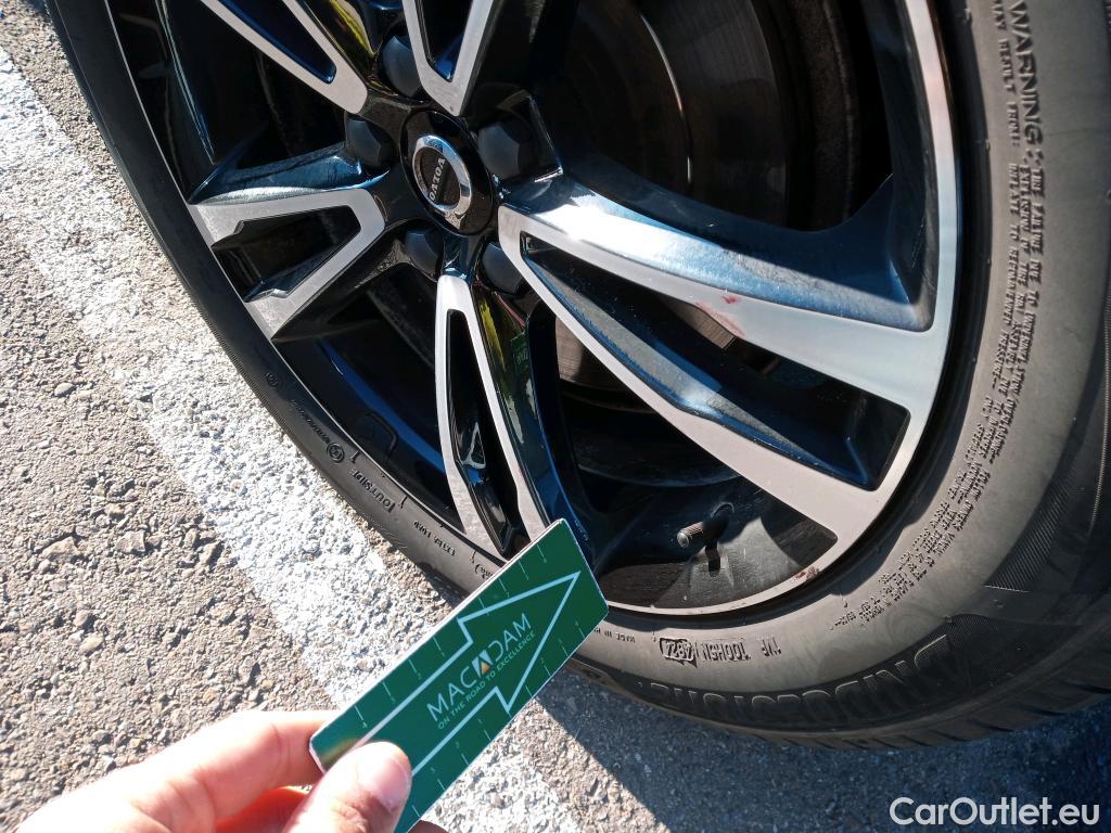  Volvo  XC60 VOLVO  / 2017 / 5P / todoterreno 2.0 B4 D4 AWD Business Plus Auto #20