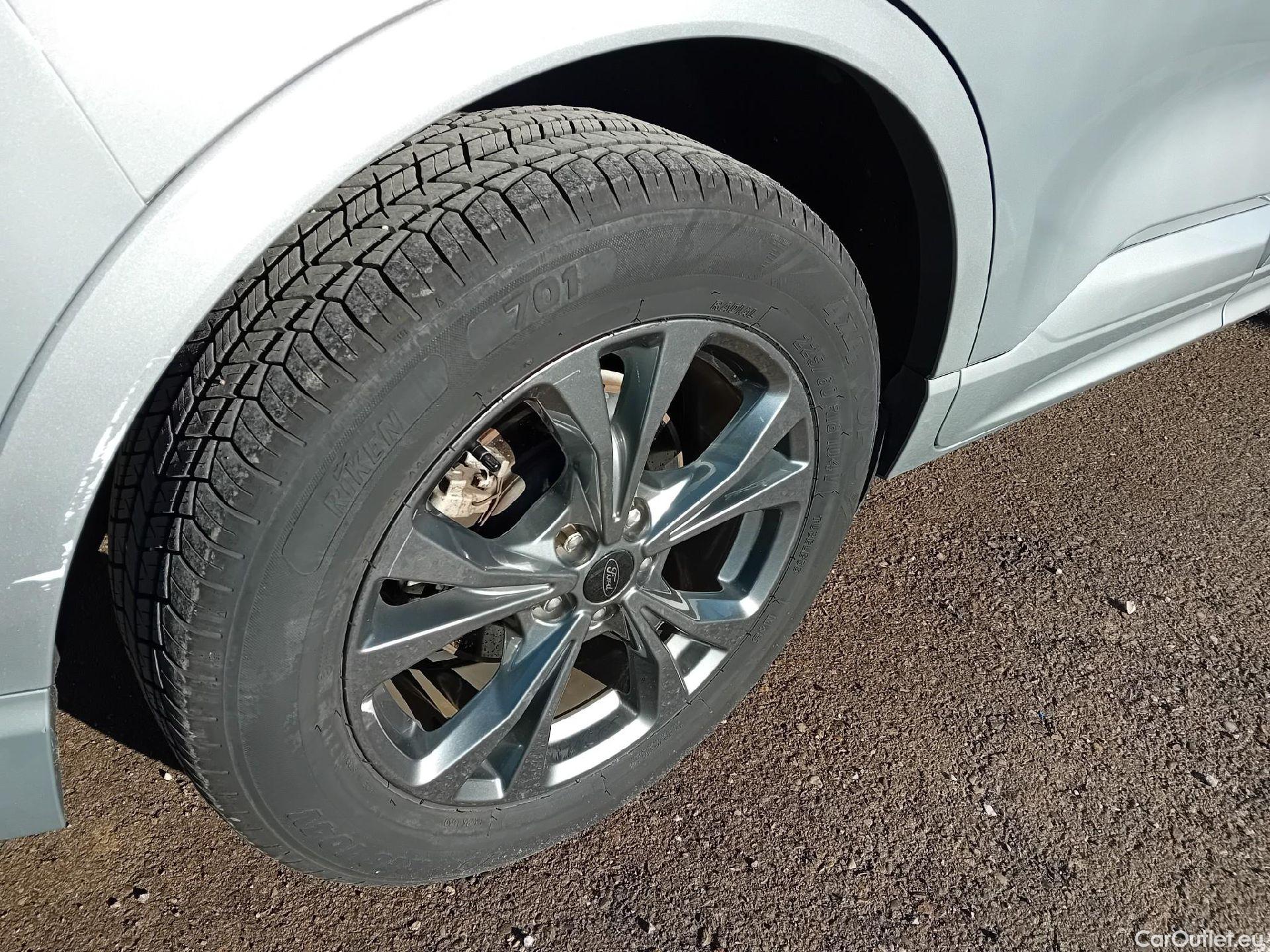  Ford  Kuga FORD  / 2019 / 5P / todoterreno ST-Line X 2.5 Duratec FHEV Auto #36