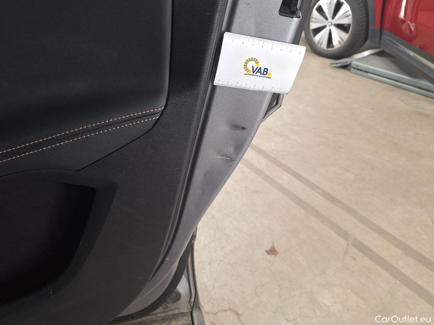  Peugeot  5008 Peugeot,  '16, Peugeot  1.5 BlueHDi 96kW S&S EAT8 GT Line 5d 7pl #42