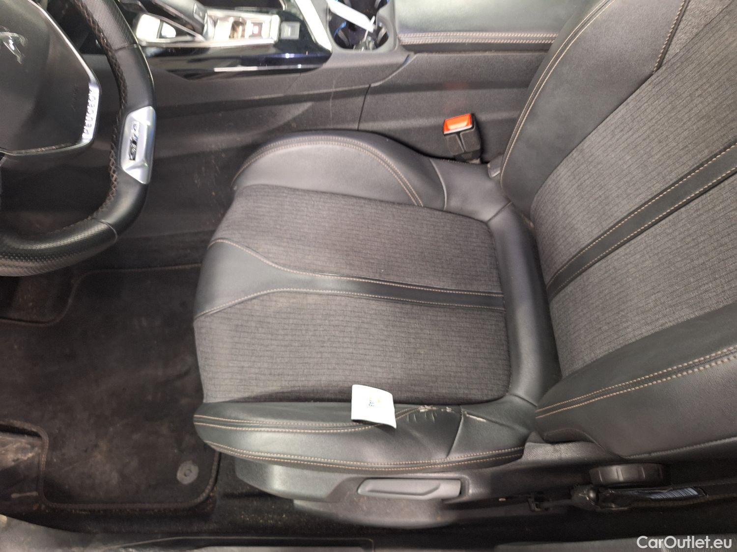  Peugeot  5008 Peugeot,  '16, Peugeot  1.5 BlueHDi 96kW S&S EAT8 GT Line 5d 7pl #57