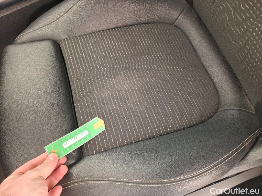  Mercedes  GLA MERCEDES-BENZ  / 2020 / 5P / SUV 1.3  200 PROGRESSIVE LINE DCT #17