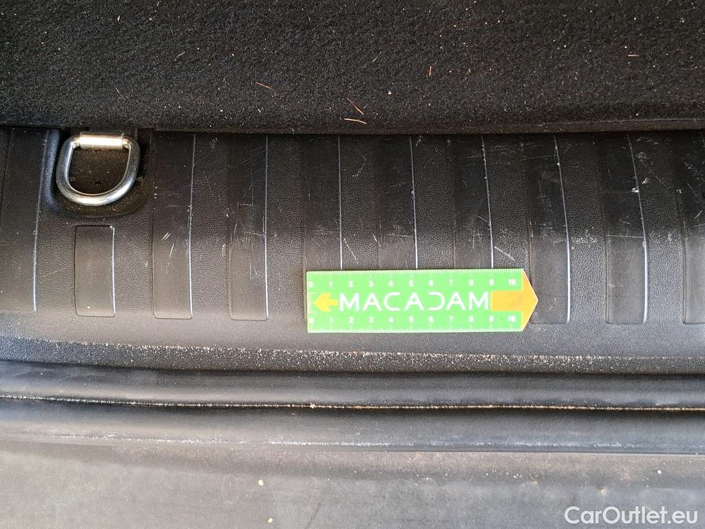  Peugeot  2008 PEUGEOT  5p Crossover BlueHDi 100 ¤6.c S&S ACTIVE BUSINESS #46