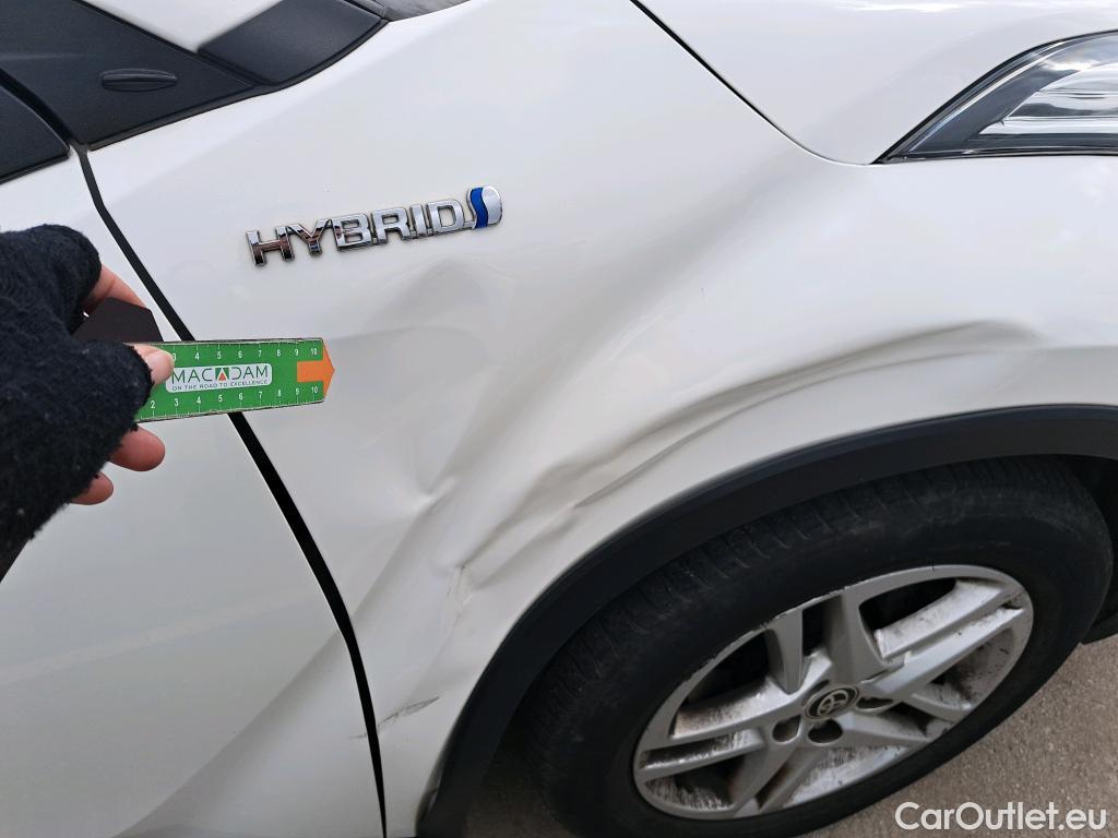  Toyota  C-HR TOYOTA  / 2019 / 5P / todoterreno 1.8 125H Active #4