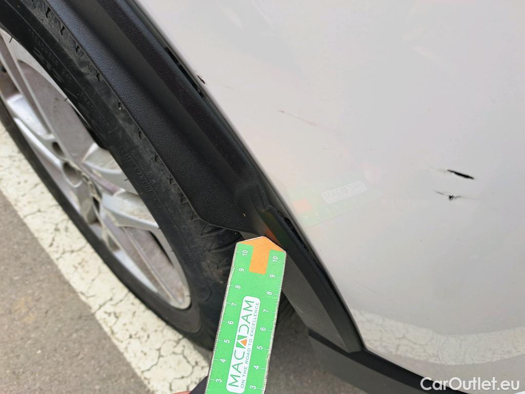  Toyota  C-HR TOYOTA  / 2019 / 5P / todoterreno 1.8 125H Active #48