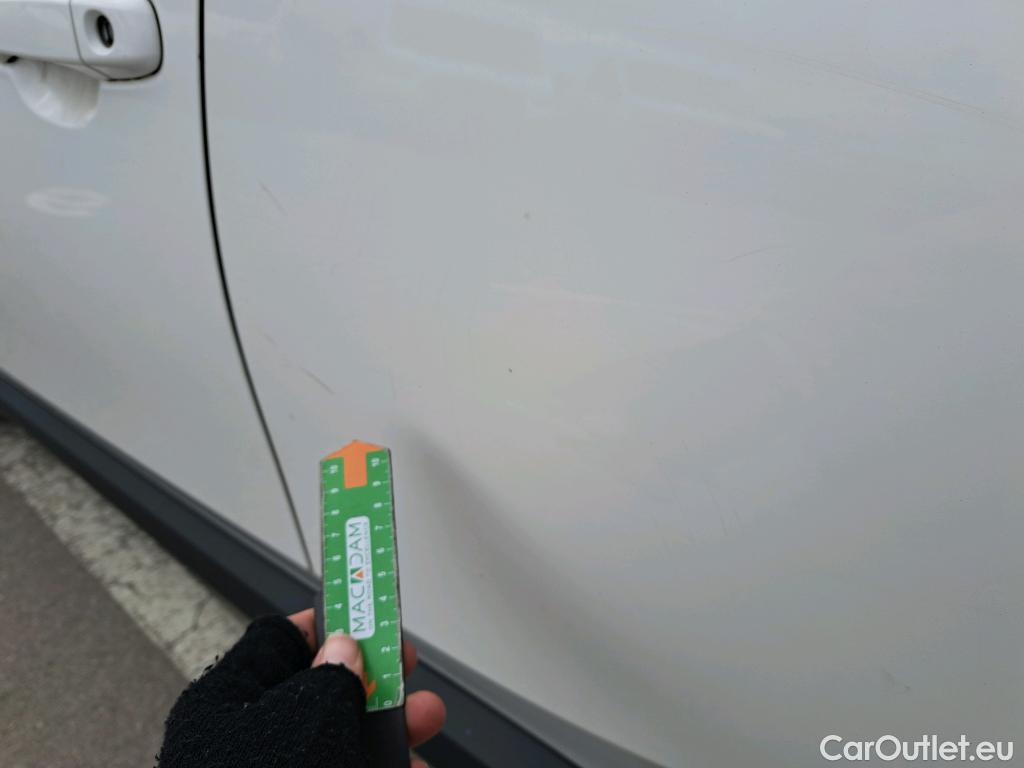  Toyota  C-HR TOYOTA  / 2019 / 5P / todoterreno 1.8 125H Active #65