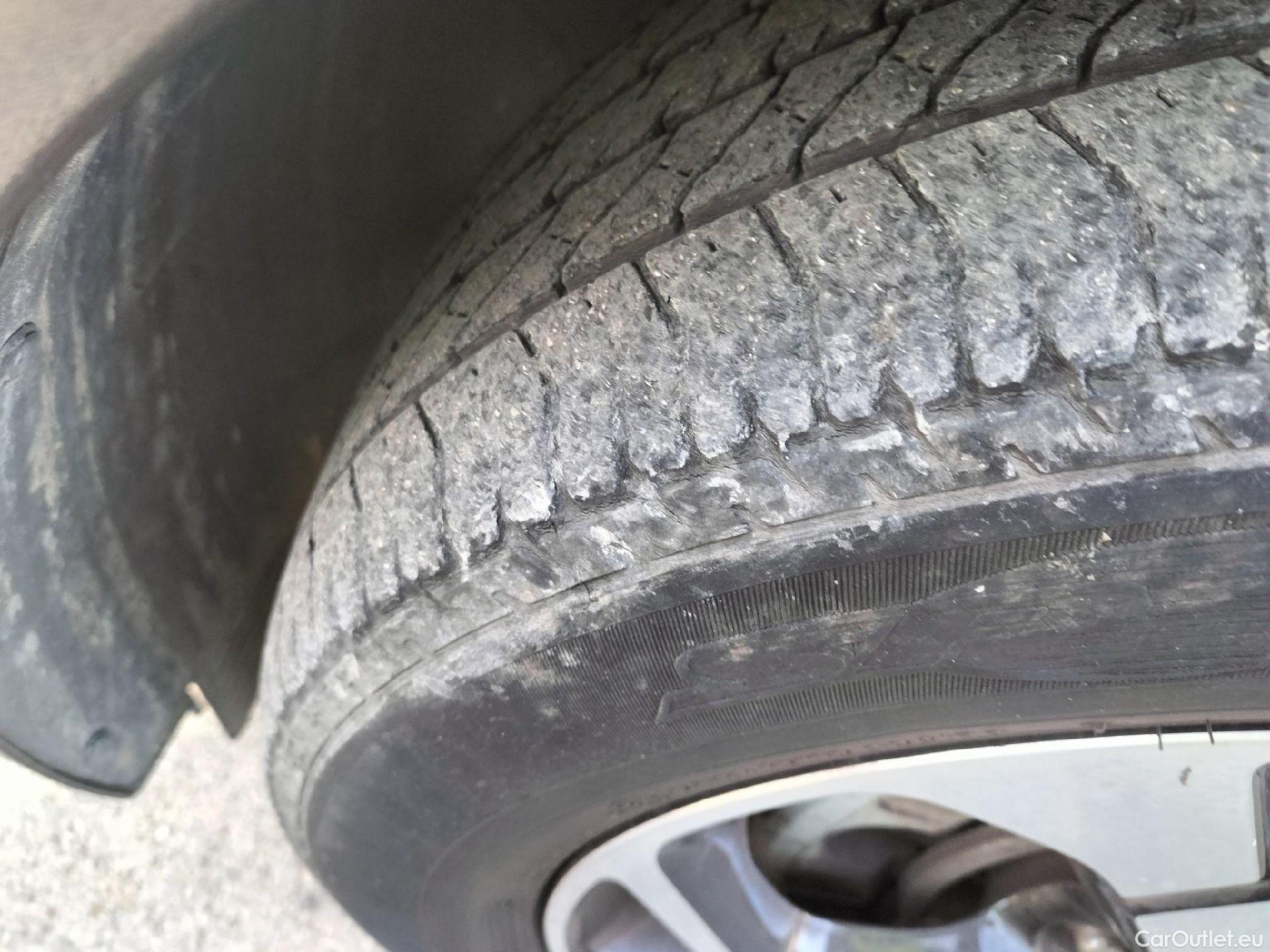  KIA  Sportage KIA  1.6MHEV Drive 100kW(136CV) 4x2(Crist Tintados) #64