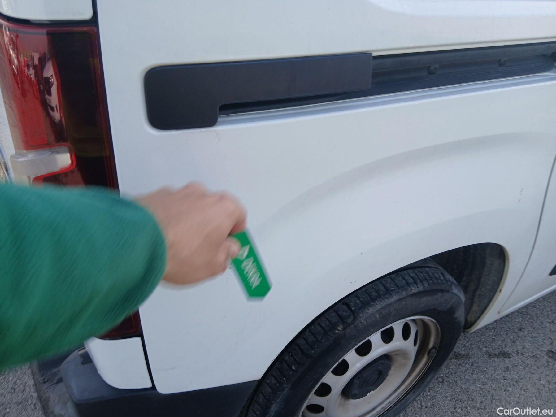  Citroen  Berlingo CITROEN  / 2018 / 4P / combi Talla M BlueHDi 100 LIVE (AC) #22