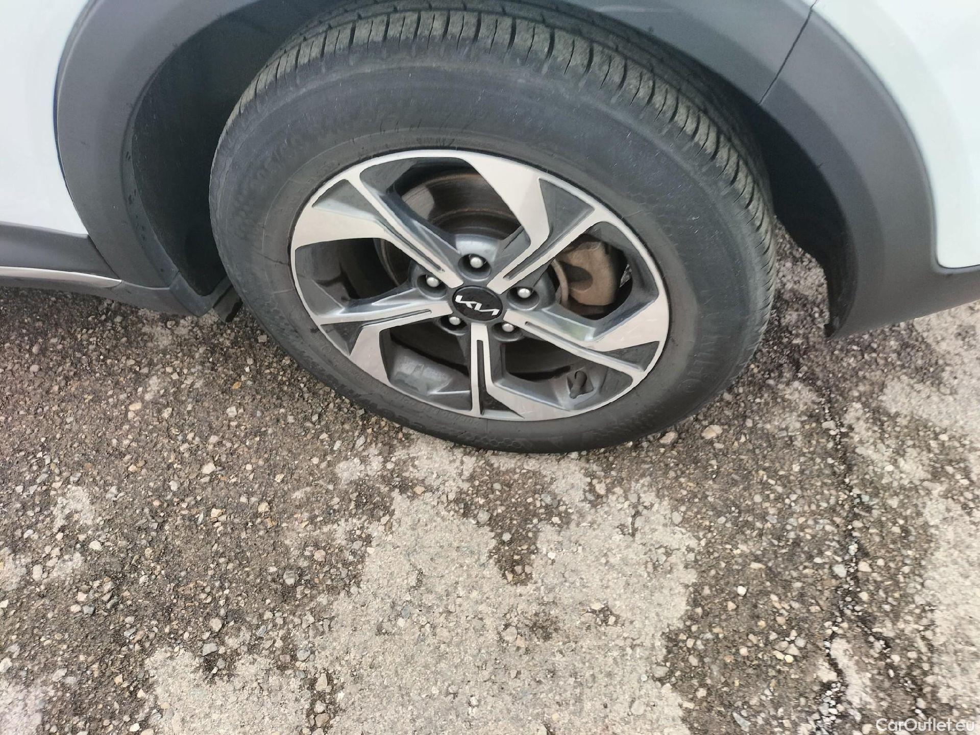  KIA  XCeed KIA  / 2022 / 5P / todoterreno 1.0 T-GDi Drive 88kW (120CV) #16