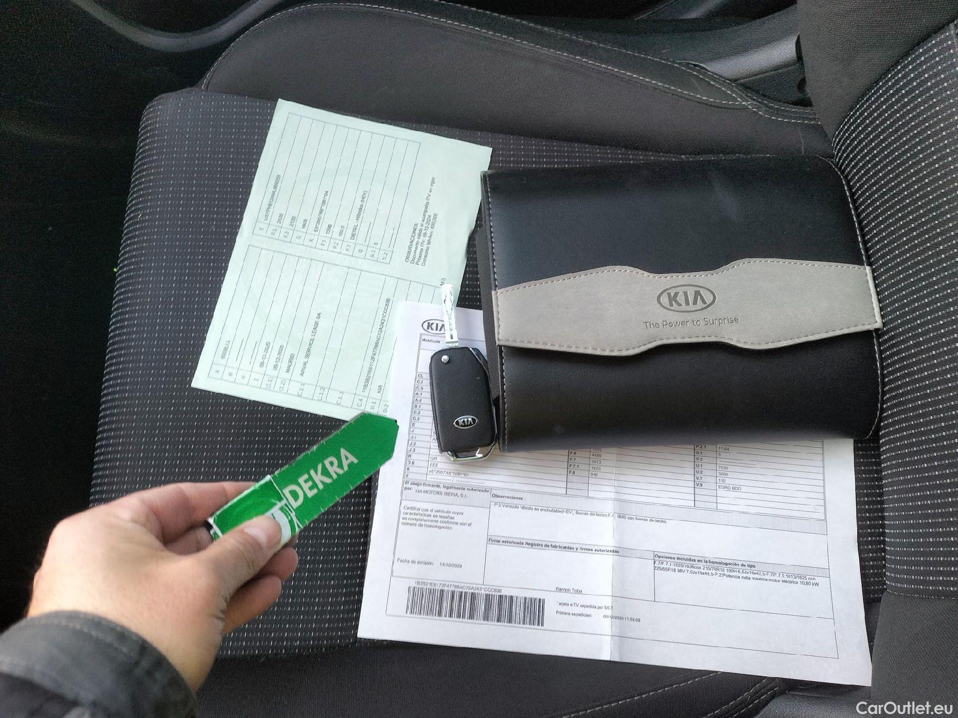  KIA  Sportage KIA  1.6MHEV Drive 100kW(136CV) 4x2(Crist Tintados) #1