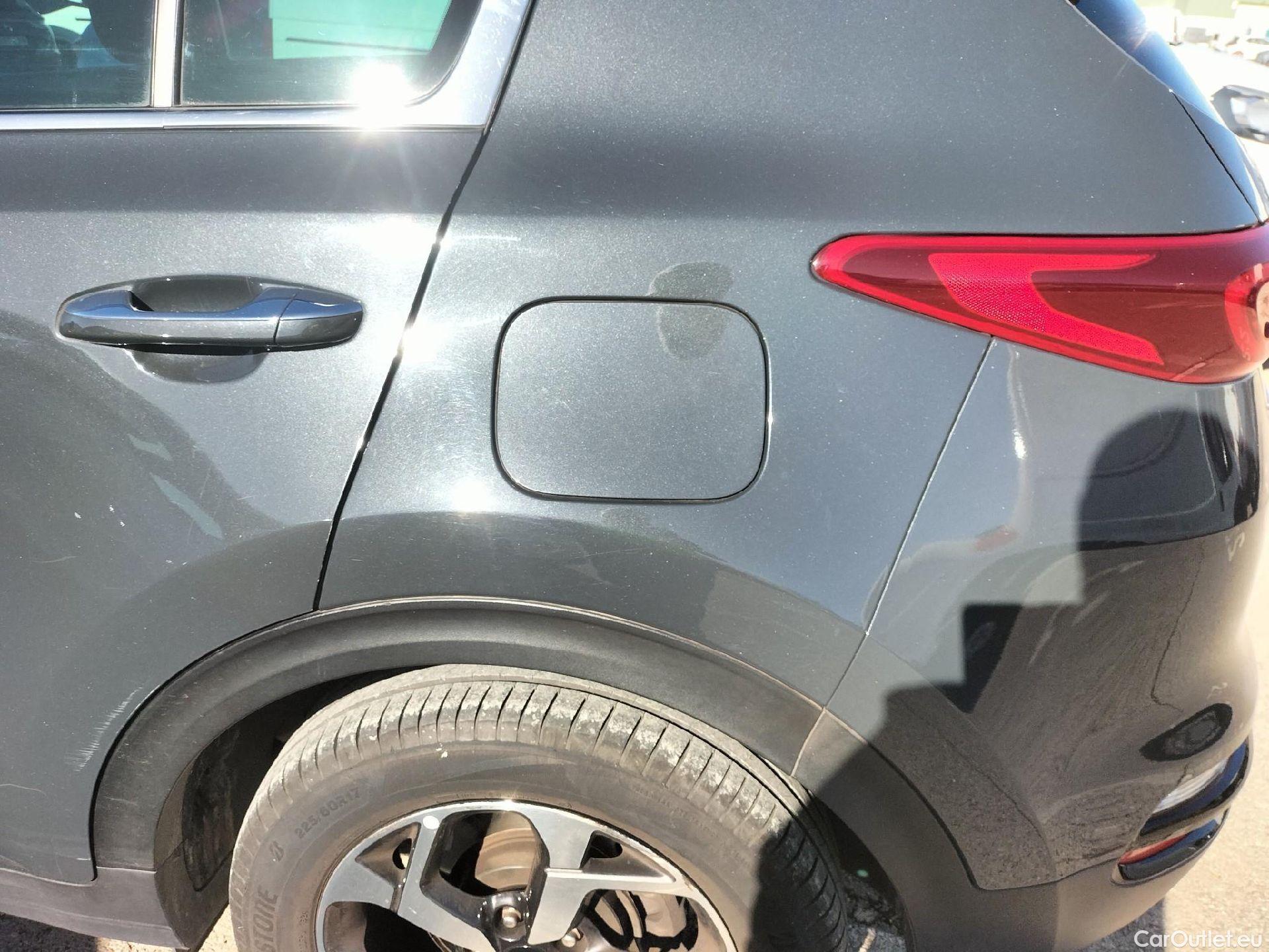  KIA  Sportage KIA  1.6MHEV Drive 100kW(136CV) 4x2(Crist Tintados) #27