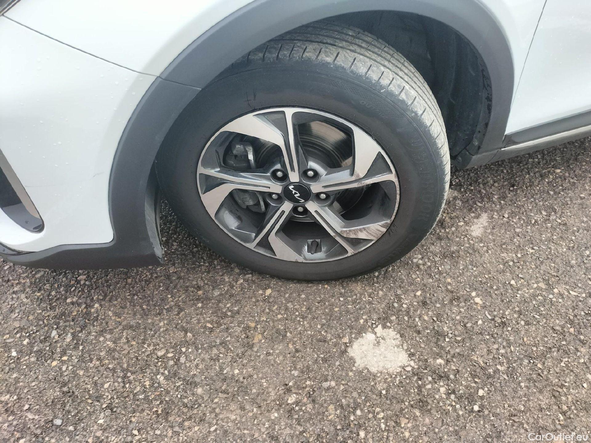  KIA  XCeed KIA  / 2022 / 5P / todoterreno 1.0 T-GDi Drive 88kW (120CV) #6