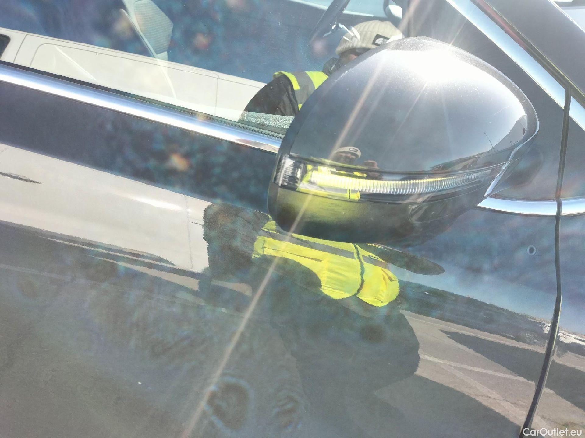  KIA  Sportage KIA  1.6MHEV Drive 100kW(136CV) 4x2(Crist Tintados) #54