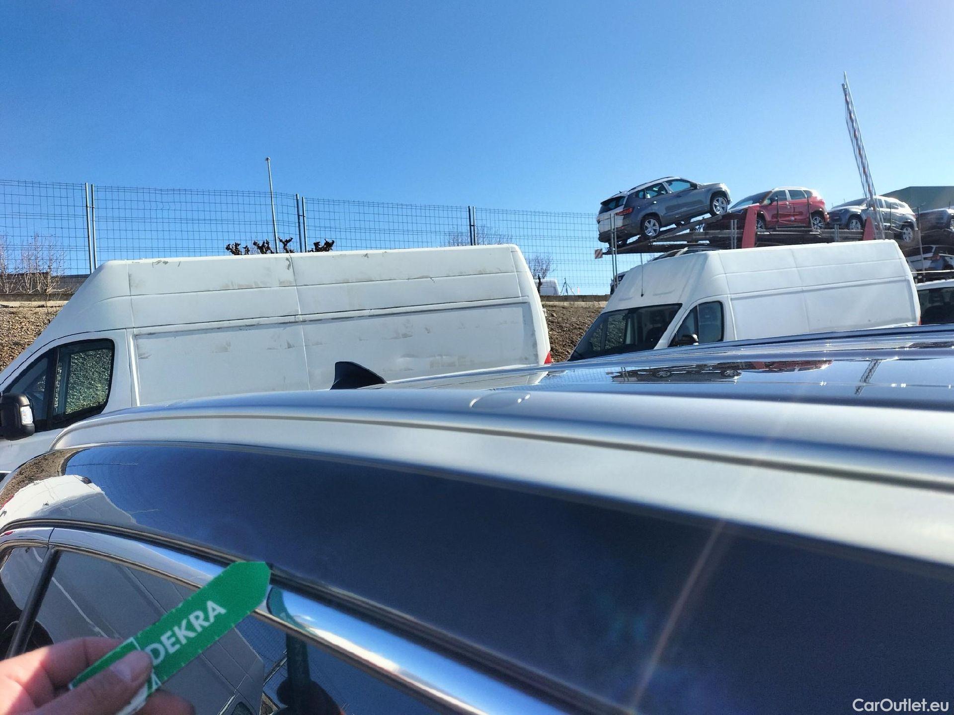  KIA  Sportage KIA  1.6MHEV Drive 100kW(136CV) 4x2(Crist Tintados) #60