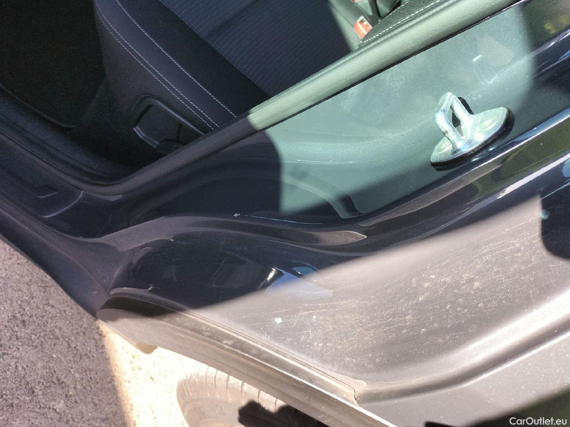  KIA  Sportage KIA  1.6MHEV Drive 100kW(136CV) 4x2(Crist Tintados) #25