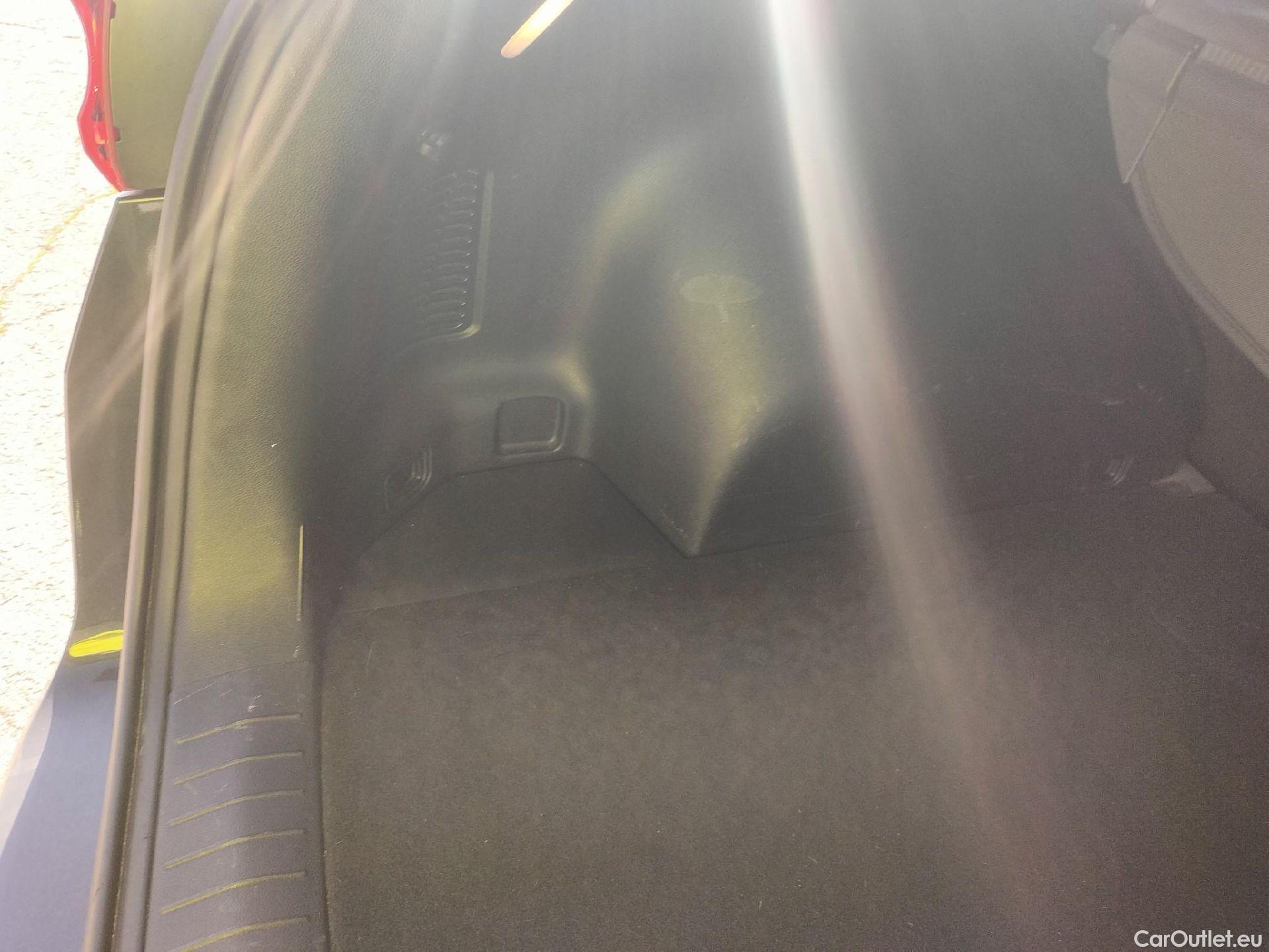  KIA  Sportage KIA  1.6MHEV Drive 100kW(136CV) 4x2(Crist Tintados) #43