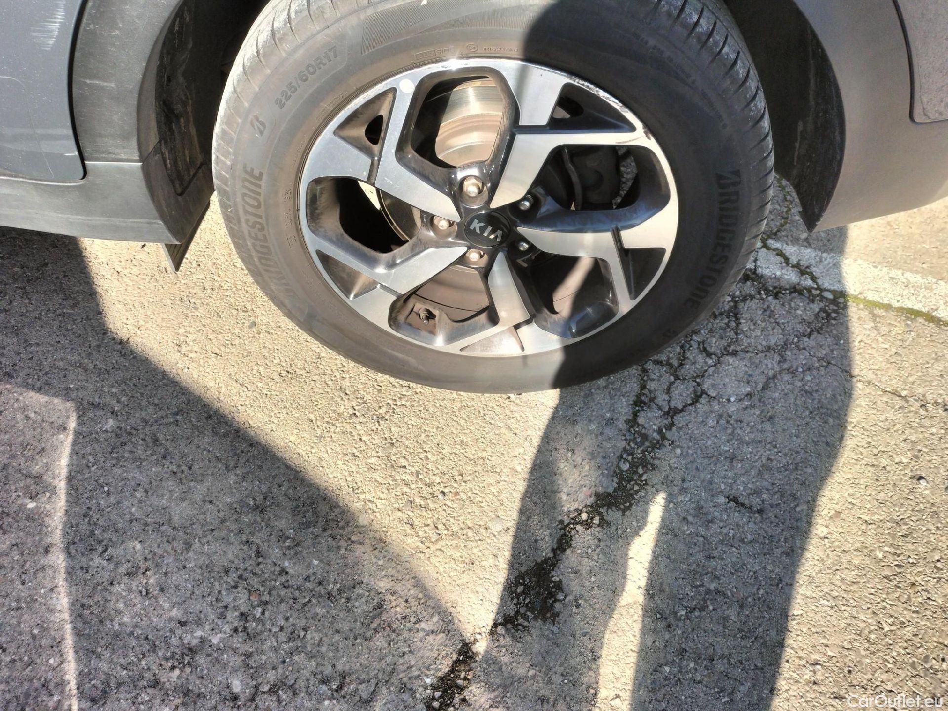  KIA  Sportage KIA  1.6MHEV Drive 100kW(136CV) 4x2(Crist Tintados) #28