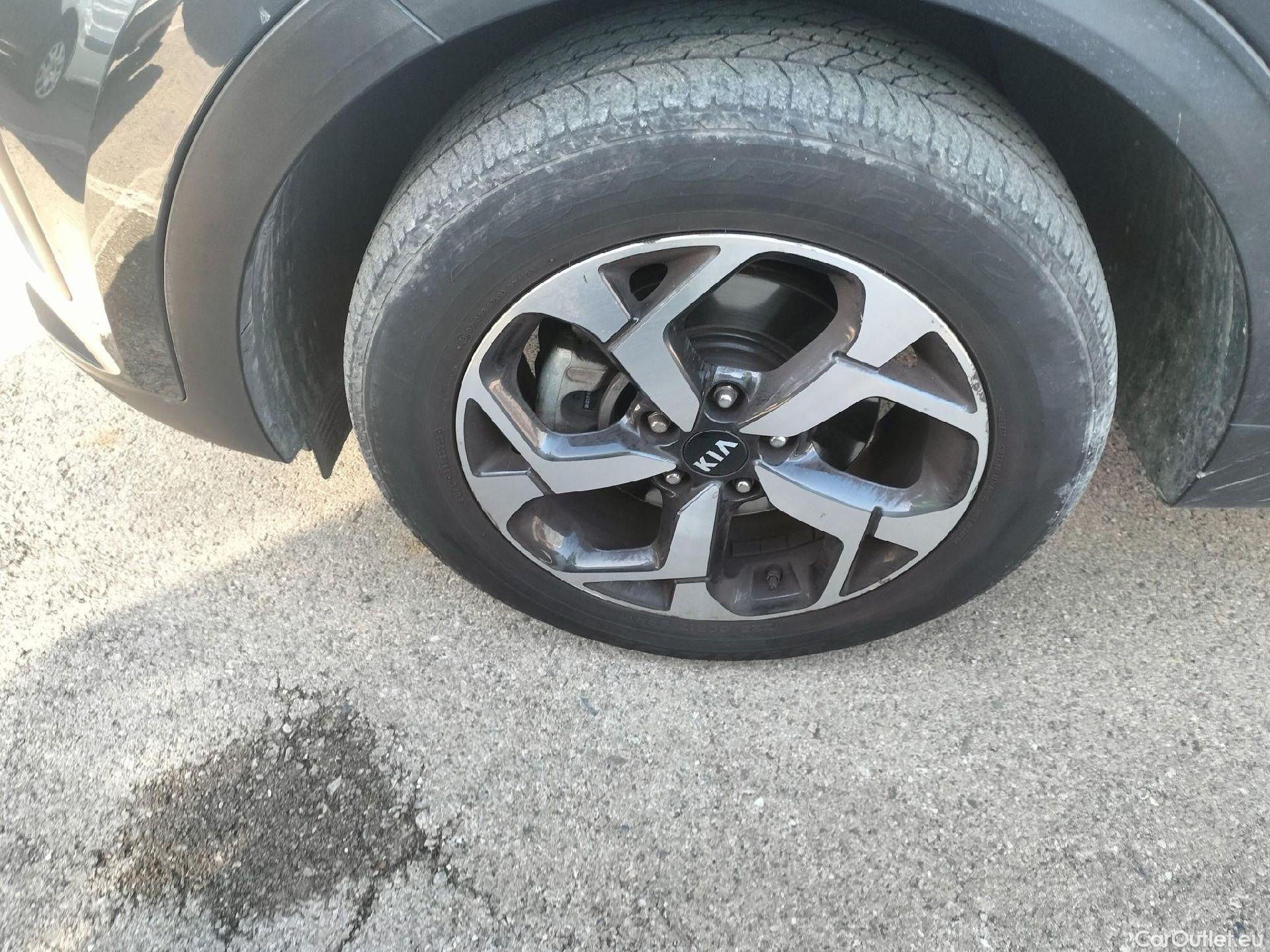  KIA  Sportage KIA  1.6MHEV Drive 100kW(136CV) 4x2(Crist Tintados) #13