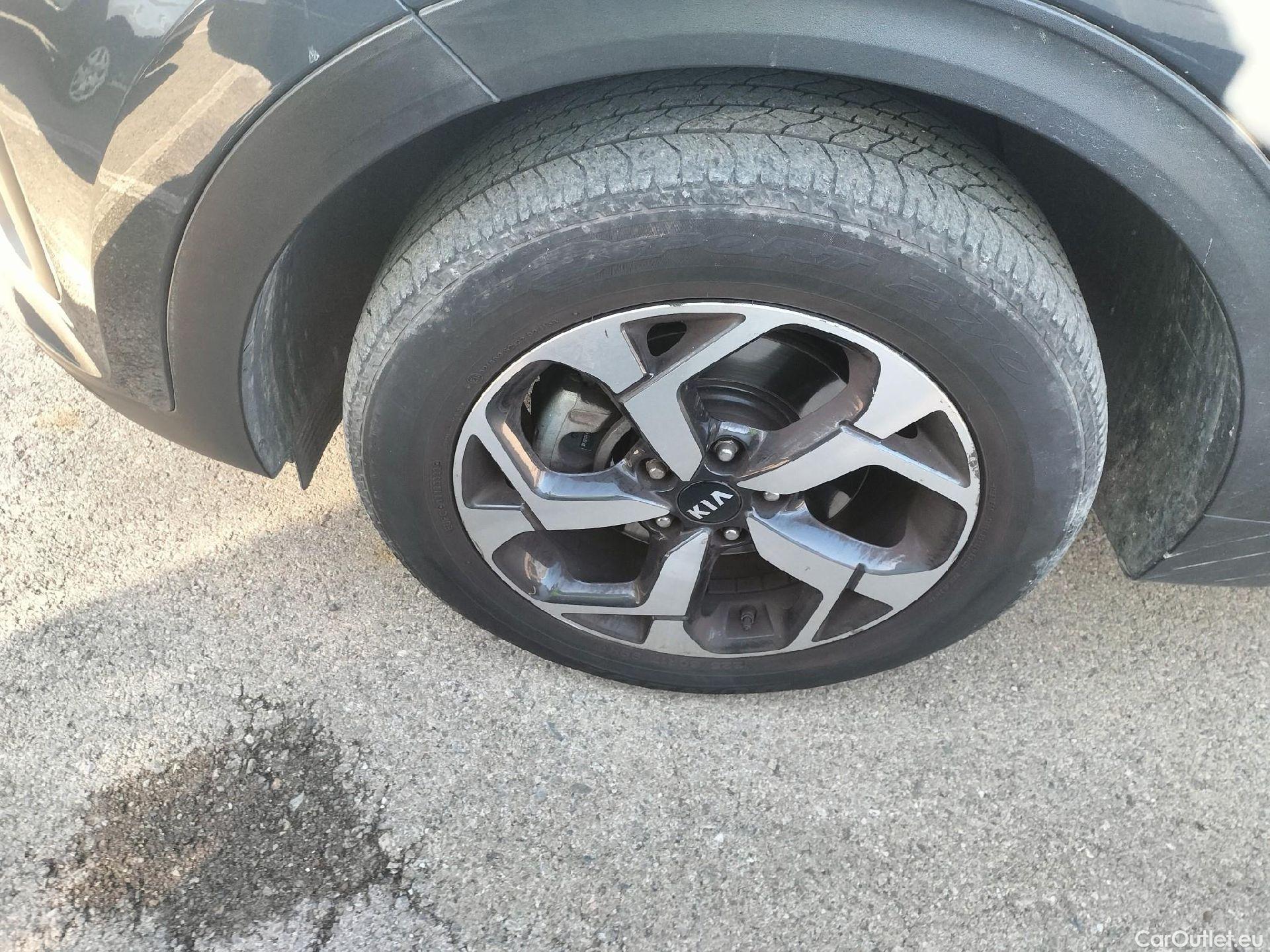  KIA  Sportage KIA  1.6MHEV Drive 100kW(136CV) 4x2(Crist Tintados) #65